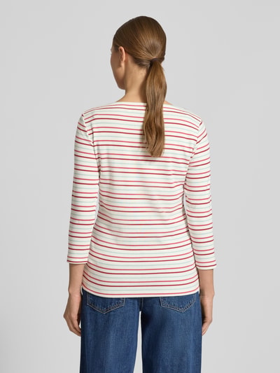 Vrouwenmodel draagt Regular Fit 3/4-Shirt uit katoenmix van Tom Tailor met allover-streepprint, 3/4-mouw, bootshals, rugaanzicht.