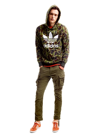 adidas Originals Hoodie mit Camouflage-Muster Oliv 4