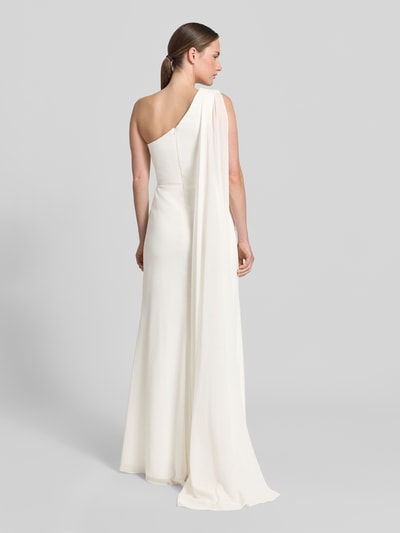 Vrouwenmodel draagt Maxikleid im One-Shoulder-Look van Unique, crème wit, recht model, chiffon, stitchings, pailletten, parels, ruglengte maat 36: 144 cm, borstwijdte maat 36: 34 cm, Ganzkörperansicht Rückansicht.