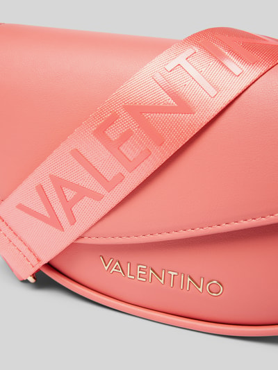 VALENTINO BAGS Handtasche mit Label-Applikation Modell 'PIPER' Koralle 2