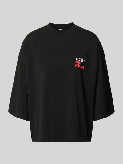 Produktfoto, Cropped T-Shirt mit Statement-Print Modell 'Vacation' von Karo Kauer in Schwarz, Oversized-Fit aus Reine Baumwolle, gerippter Rundhalsausschnitt, Rückenlänge 62 cm bei Größe S