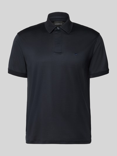 Produktfoto, Slim Fit Poloshirt mit Logo-Stitching von Emporio Armani aus Lyocell-Mix mit Baumwoll-Anteil in Dunkelblau, kurze Knopfleiste, Rückenlänge bei Größe M: 70 cm