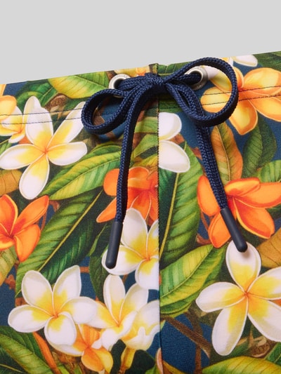 Produktfoto, Slim Fit Badehose mit floralem Allover-Print Modell 'Etna' von HOM, elastyczny materiał, krój slim fit, kwiatowy wzór, elastyczny pas z troczkiem, naszywka z logo