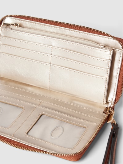 Guess Portemonnaie mit Label-Detail in metallic Modell 'KERSTI' Cognac 3