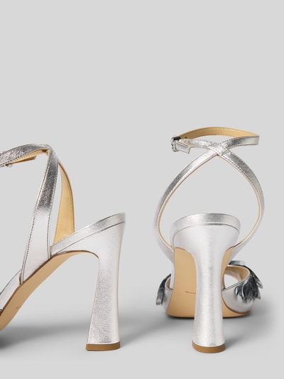 Produktfoto, Pumps aus Leder-Mix mit Zierbesatz Modell 'Loretta' von MICHAEL Michael Kors in Silber, abgerundete Passform, Absatzhöhe 11 cm