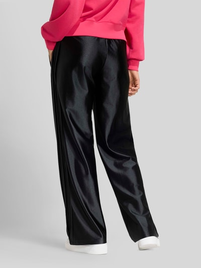 adidas Sportswear Relaxed Fit Sweathose in glänzender Optik Black 5