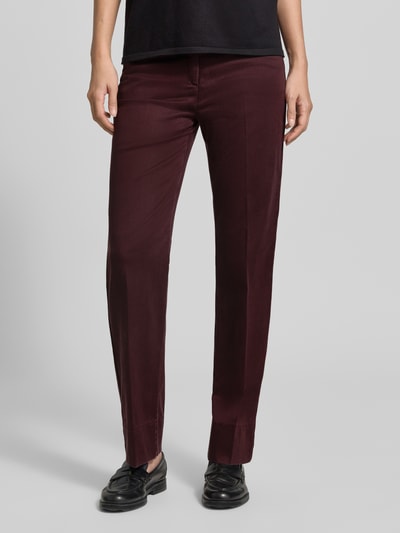 Vrouwenmodel draagt Super Slim Fit smalle broek uit mix van katoen en lyocell model 'LORELLA' van Raphaela By Brax in bordeaux, Ganzlichaamsaanzicht van voren, Dames smalle broek