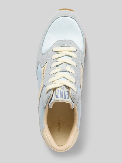 Productfoto, Sneaker uit echt leer met logo-detail model 'Beja' van Gant, afgeronde fit, crèmekleurige veters, profielzool, lichtblauw, beige en wit, zoolhoogte 2 cm, schachthoogte 8 cm, schachtbreedte 9 cm, bovenaanzicht