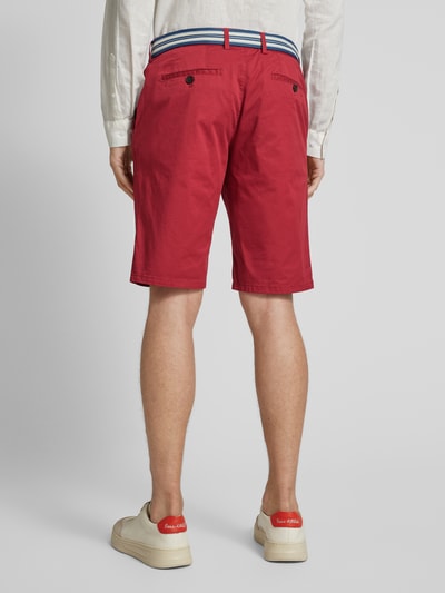 Christian Berg Men Regular Fit Chino-Shorts mit Gürtel Kirsche 5