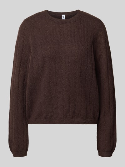 Produktfoto, brauner Regular Fit Pullover mit gerippten Ärmelbündchen Modell 'ADA' von PIECES, Damen Pullover aus weichem Strick.