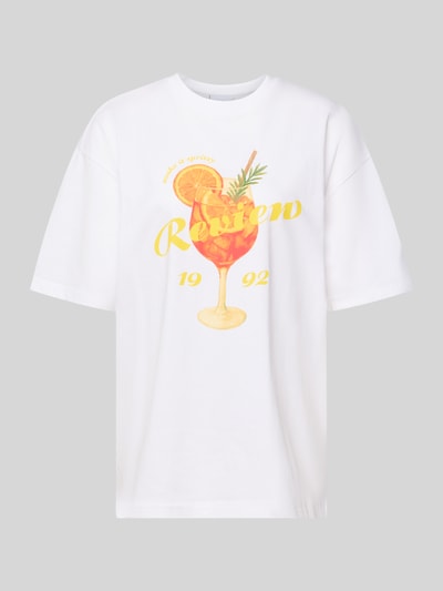 Produktfoto, T-Shirt mit rückseitigem Motiv-Print von REVIEW aus weißer Baumwolle, oversized geschnitten mit farbigem Orangen-Motiv auf der Front.