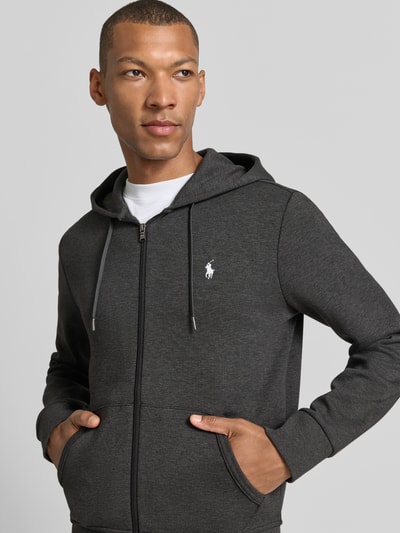 Männermodel trägt dunkelgraue regular fit sweatjack van katoenmix van Polo Ralph Lauren, Heren, nahaufnahme oberkörper