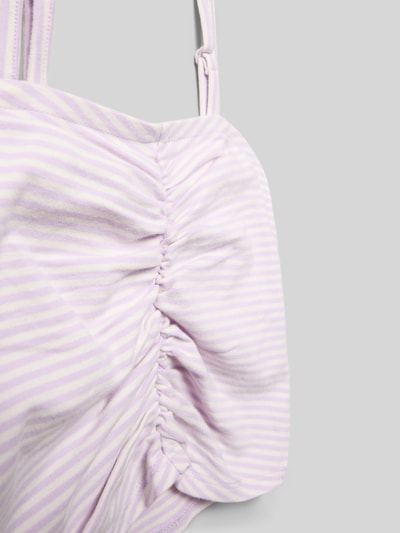 Produktfoto, Slim Fit Crop Top aus Baumwoll-Mix von s.Oliver RED LABEL mit Allover-Muster in Flieder und Weiß, Jersey-Material, Detailaufnahme