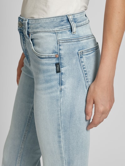 Silver Jeans Jeansy z poszerzaną nogawką i 5 kieszeniami model ‘Suki Flare’ Jasnoniebieski 2