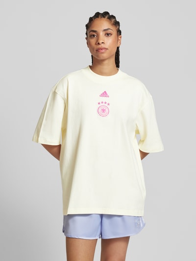 ADIDAS SPORTSWEAR T-Shirt mit Label-Stitching und Rundhalsausschnitt Ecru 4