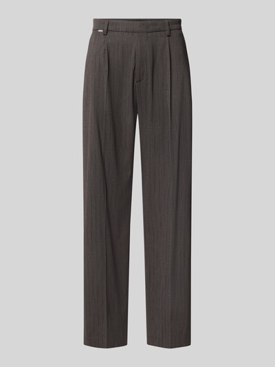 Produktfoto, Straight Fit Hose mit Viskose-Anteil Modell 'Leto' von CINQUE, dunkelbraun mit feinen Streifen, glatte Textur, Bundfalten, Gesäßtaschen, Haken- und Reißverschluss, elastischer Material-Mix
