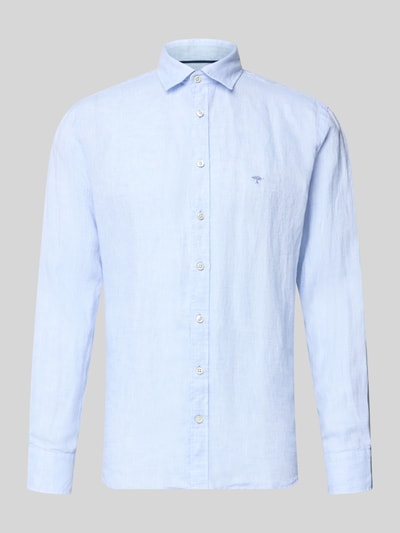 Produktfoto, Slim Fit Leinenhemd mit Haifischkragen von Fynch-Hatton in hellblau, reine Leinenstruktur, dezentes Label, glatte Oberfläche