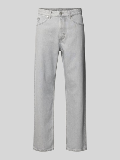 Produktfoto, Loose Fit Jeans aus reiner Baumwolle Modell 'RUNNE' von Marc O'Polo Denim in heller Denim-Optik, 5-Pocket-Design, Nieten, Label Patch, Knopf und verdeckter Reißverschluss, Tapered Passform, glatte Textur.