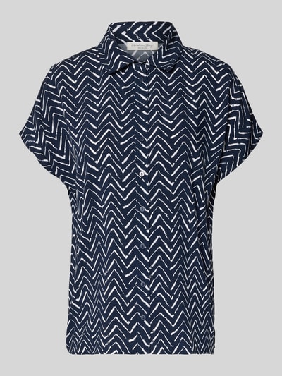 Productfoto, Relaxed Fit Bluse aus Viskose im Allover-Look van Christian Berg Woman, dames blouse in donkerblauw met wit zigzagpatroon, zuiver viscose, overhemdkraag, ruglengte bij maat 36: 63 cm