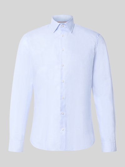 Produktfoto, Slim Fit Businesshemd aus reiner Baumwolle von Jake*s in Hellblau mit glatter Struktur und weißen Knöpfen vor grauem Hintergrund.