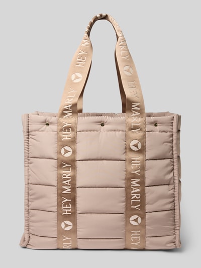 Produktfoto, Shopper mit Label-Details Modell 'Best Buddy' von Hey Marly in Beige mit gesteppten Flächen, Hauptfach mit Reißverschluss, Lange Trägergriffe, Breite 42 cm, Länge 36 cm, Tiefe 16 cm, Schulterriemen 63 cm, texturierte Oberfläche