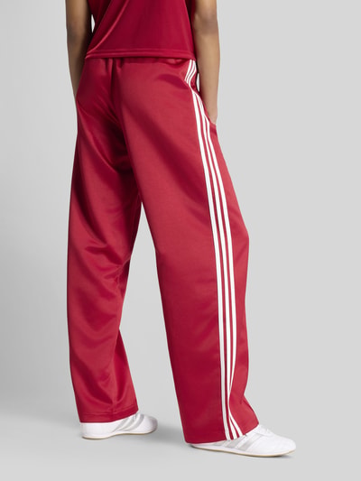 adidas Originals Loose Fit Trainingshose  mit Logo-Stitchings Rot 5