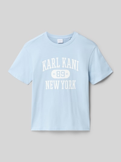 Produktfoto, Regular Fit T-Shirt mit Logo-Print von KARL KANI in Hellblau, Kinder T-Shirt aus Reine Baumwolle, Rundhalsausschnitt, Rückenlänge 57 cm bei Größe 134