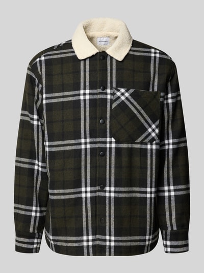 Produktfoto, Regular Fit Hemdjacke mit Teddyfell Modell 'ZAC' von JACK & JONES, krój regular fit, czarna krata, kieszeń na piersi, kołnierz kent, długość tyłu w rozmiarze M 72 cm, szerokość ramion w rozmiarze M 51 cm, szerokość klatki piersiowej w rozmiarze M 55 cm, długość rękawa w rozmiarze M 61 cm