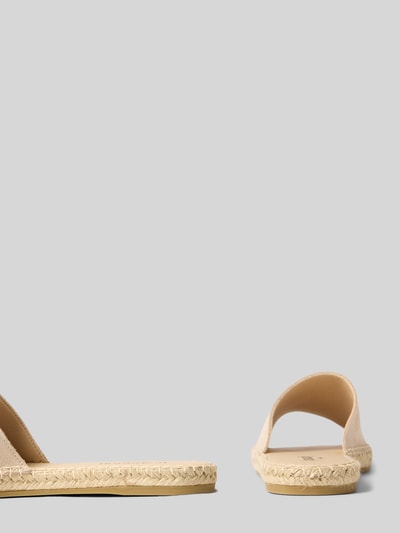 Produktfoto, Sandalette mit Label-Detail Modell 'PLAGE VELOUR' von Espadrij in Beige, abgerundete Spitze, geflochtener 3 cm Absatz, Schlupfform, strukturierte Textur