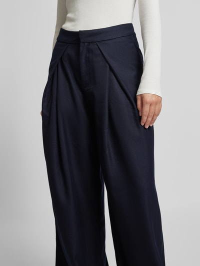 LOLLYS LAUNDRY Wide Leg Bundfaltenhose mit Eingrifftaschen Modell 'Zola' Marine 3