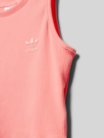 adidas Originals Crop Top in Ripp-Optik Lachs 2