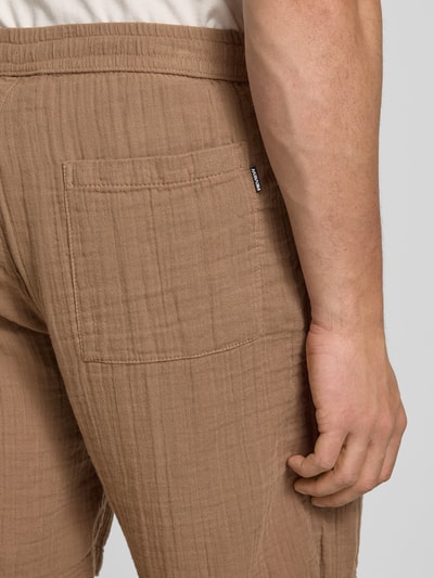 REVIEW Regular Fit Shorts aus Musselin Mud 3