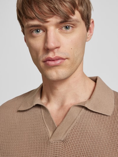 REVIEW Strickshirt mit Polokragen und V-Ausschnitt Mud 3