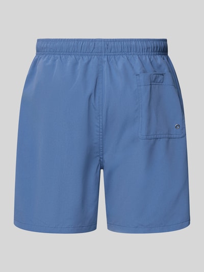 Produktfoto, Badehose mit Gesäßtasche und Logo-Stitching von MCNEAL in Blau, Loose-Fit, elastischer Bund mit Kordelzug, Textur glatt