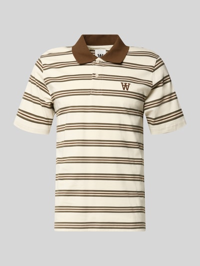 Produktfoto, Slim Fit Poloshirt mit Label-Stitching Modell 'Colton' von Wood Wood, bawełna, krój slim fit, beżowe i brązowe paski, krótki rękaw, kołnierzyk, długość tyłu w rozmiarze M: 68 cm
