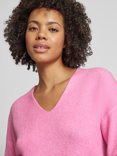 Vero Moda Regular Fit Strickpullover mit V-Ausschnitt Modell 'CREWLEFILE' Pink 3