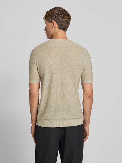 Männermodel trägt T-shirt uit mix van linnen en viscose met ronde hals van Antony Morato, slim fit, ribboordjes, ruglengte maat M 71 cm, Ganzkörperansicht Rückansicht.