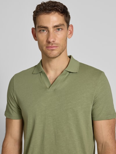 MCNEAL Slim Fit Poloshirt mit V-Ausschnitt Lind 3