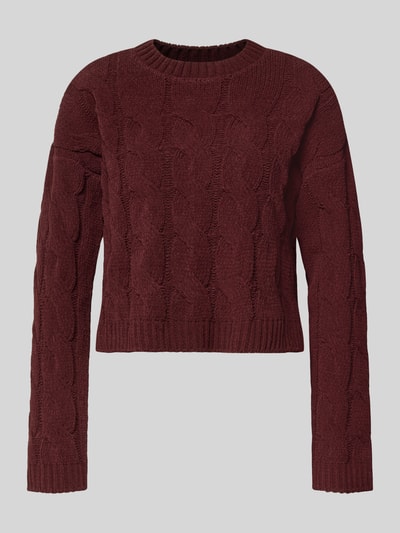 Produktfoto, Regular Fit Strickpullover mit Zopfmuster Modell 'ELLY' von Only, unifarben, cropped Länge, strukturierte Strickoptik.
