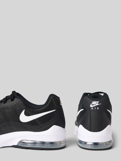Produktfoto, Sneaker mit Logo-Print Modell 'Air Max Invigor' von Nike, Herren Sneaker, abgerundete Passform, Schnürverschluss, Absatzhöhe 4 cm, Schafthöhe 7 cm, Schaftweite 6 cm, schwarz-weiß, robuste Textur