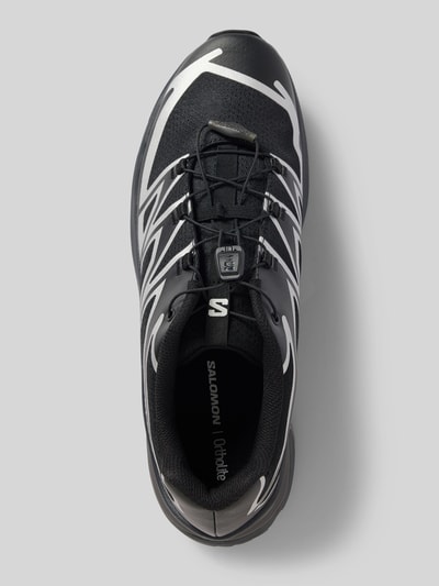 Produktfoto, Sneaker mit profilierter Sohle Modell 'XT-EVR' von Salomon in Schwarz mit weißen Akzenten, abgerundete Spitze, Schnürung, Logo gut sichtbar, Kontext: Herren Sneaker, Absatzhöhe 4 cm, Schafthöhe 7 cm, Schaftweite 9 cm.