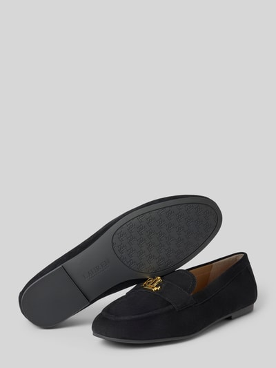 Produktfoto, loafersy Loafer aus echtem Veloursleder von Lauren Ralph Lauren w kolorze czarnym, gładka powierzchnia, złoty detal, tekstura skóry welurowej