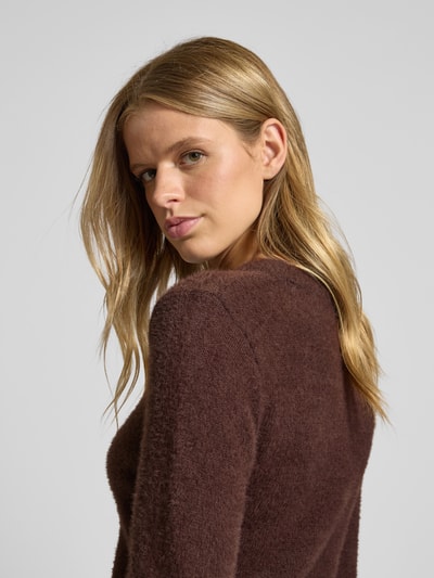 Only Sweter z dzianiny o kroju regular fit z okrągłym dekoltem model ‘PETRA’ Czekoladowy 3