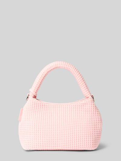 Produktfoto, Shoulder Bag in Strick-Optik von Marc Cain, rosa Farbe, floraler Besatz, strukturierte Oberfläche, abnehmbarer Schulterriemen