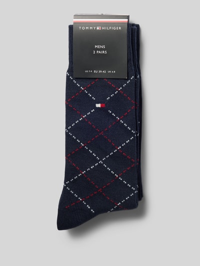Produktfoto, dunkelblaue Socken aus Baumwoll-Mix von Tommy Hilfiger mit rot-weißem Rautenmuster, Herren Socken von Tommy Hilfiger