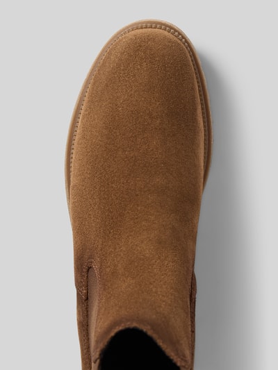 Produktfoto, braune glatte Oberfläche, runde Form, sichtbare feine Textur, Chelseas aus echtem Rindsleder von Tamaris