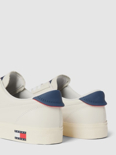 Tommy Jeans Sneakersy z mieszanki skóry z detalem z logo model ‘VULCANCIZE’ Złamany biały 3