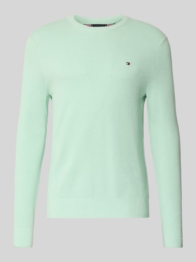 Produktfoto, Regular Fit Strickpullover aus reiner Baumwolle von Tommy Hilfiger in Optik: Unifarben, Strickoptik, Logo-Detail, Rundhals, Langarm, Ärmelabschluss gerippt, Rumpfabschluss gerippt, Materialverarbeitung: Strick, Farbe mintgrün