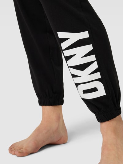 DKNY Spodnie od piżamy z paskiem z logo model ‘Sleep Jogger’ Czarny 3