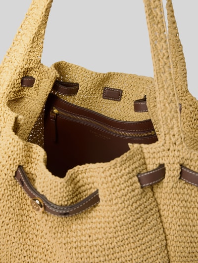 Produktfoto, Bucket-Bag aus Bast von Tory Burch in Naturfarbe mit braunem Drawstring-Verschluss, langem Tragehenkel und Innenfach, Breite 52 cm, Länge 30 cm, Tiefe 15 cm.